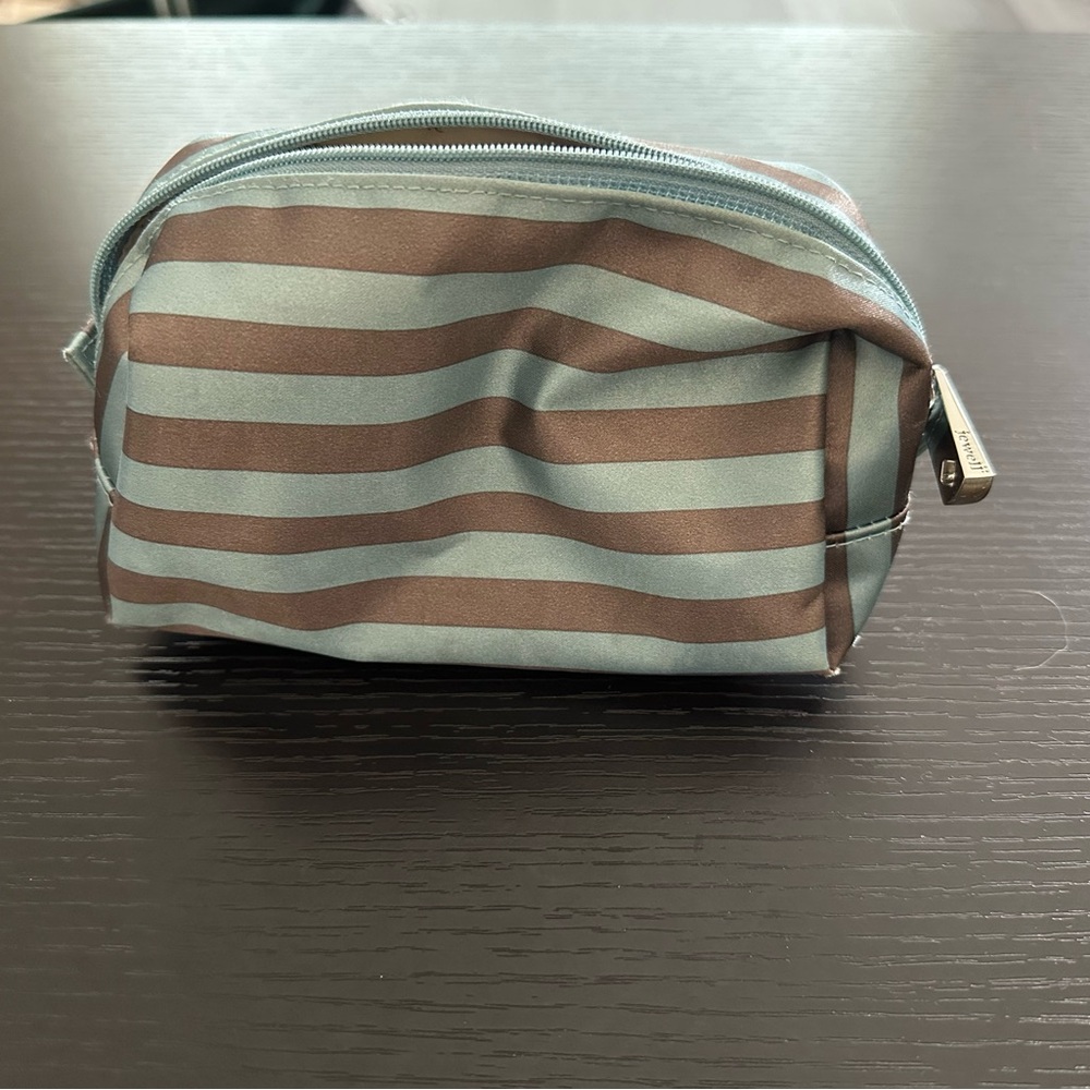 * New in package * Uptown mini pouch by thirty one.